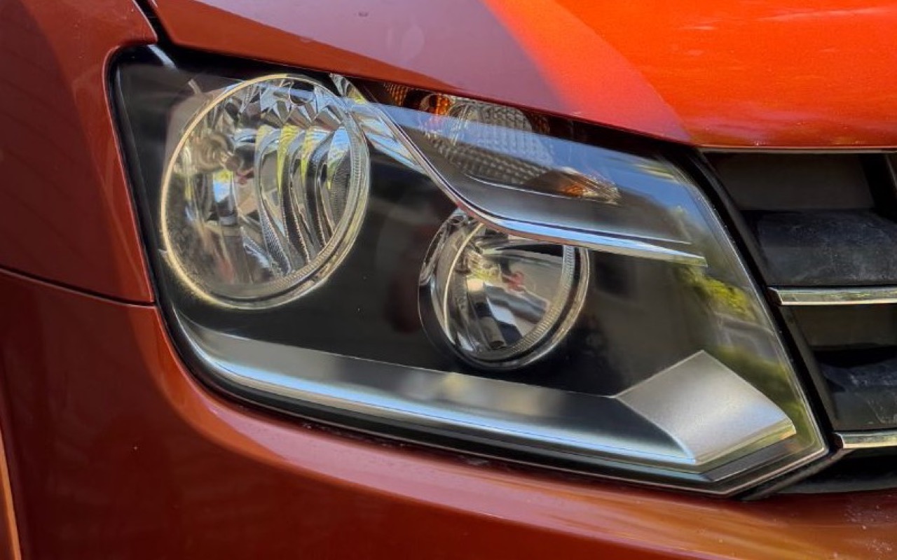 Crystal clear VW Amarok headlight after restoration
